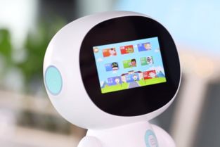 数码达人评测小萌机器人 科技与人性交互的教育产品